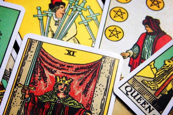 Tarot online: significados das cartas nos oráculos